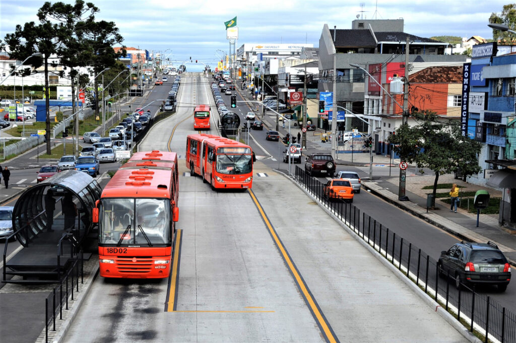 Ônibus brt em Curitiba